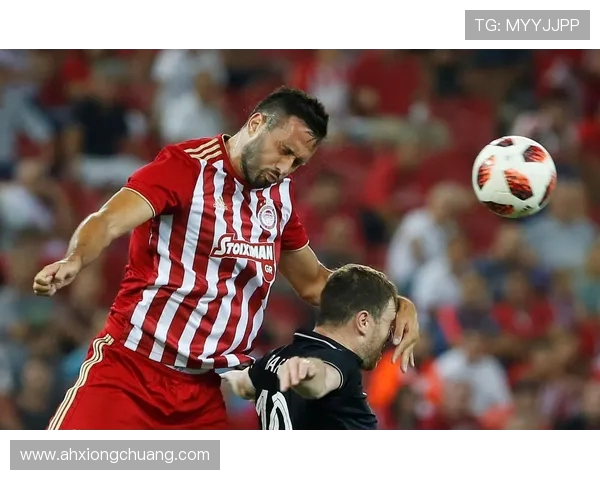 奥林匹亚斯科与伯恩利激战正酣双方为胜利展开全力拼搏 奥林匹亚斯科与伯恩利激战正酣双方为胜利展开全力拼搏